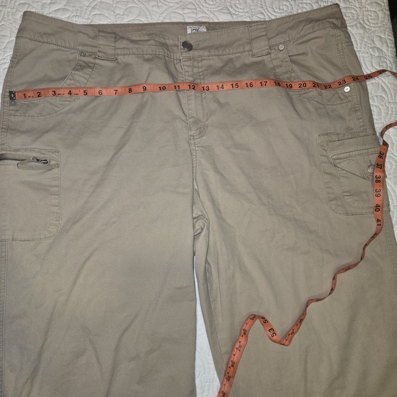 Just My Size JMS Women's Tan Knee Length Shorts 26W Plus Size Pockets #262 - Picture 5 of 9